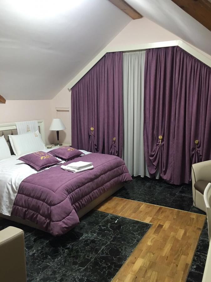 Lux De Paris Tirana