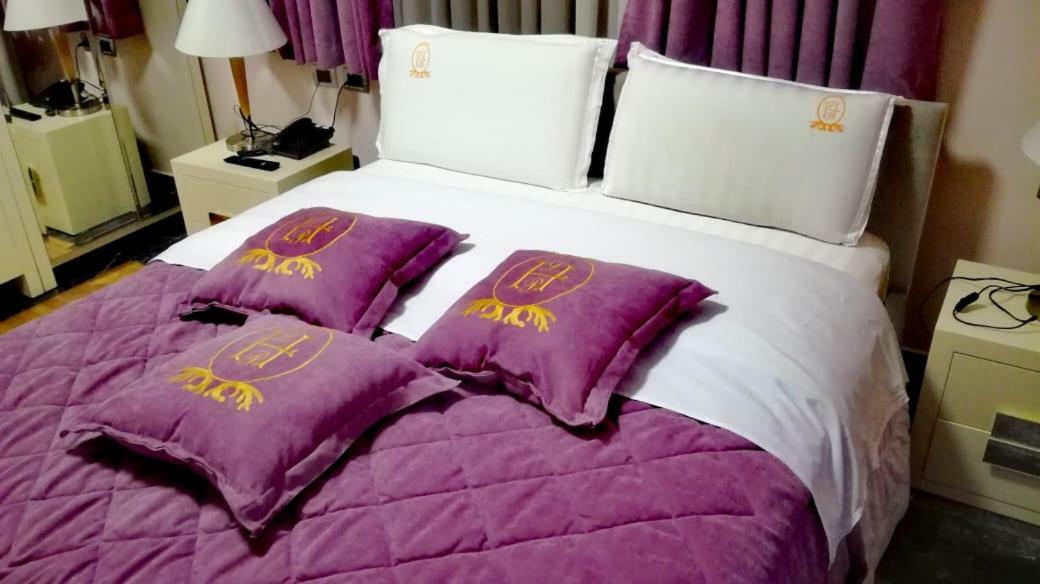 Lux De Paris Tirana
