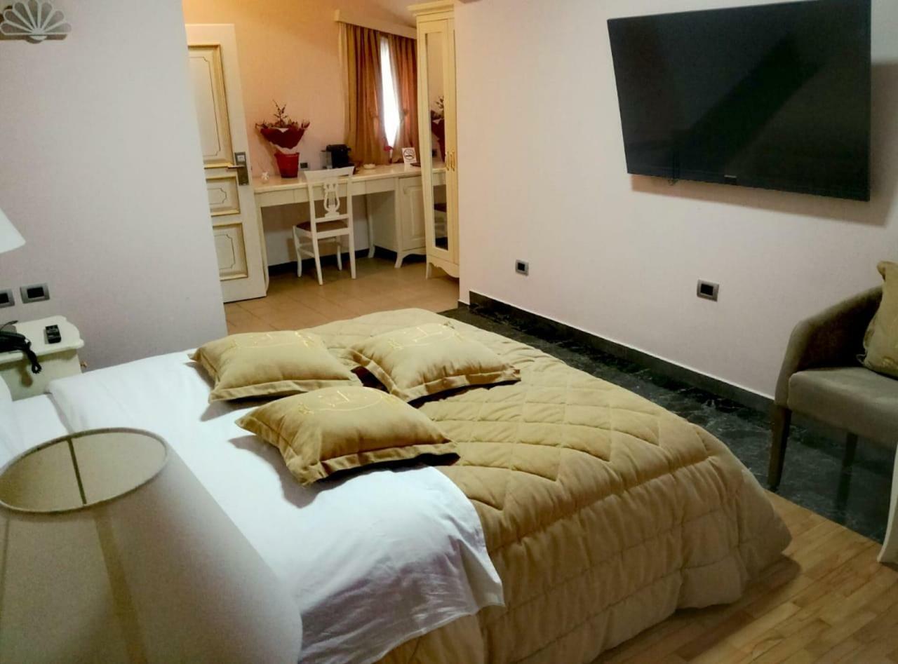 Lux De Paris 4*